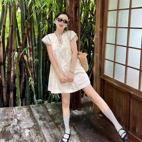 海蒂夏日奶白缎面小飞袖娃娃裙