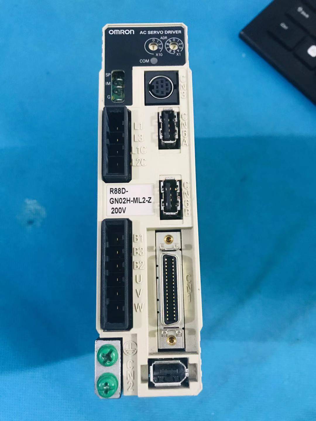 26-R88D-GN02H-ML2-Z 欧姆龙驱动器200W 原装拆机 成色漂亮实图现