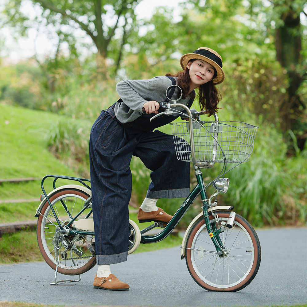 古苔 牛仔背带裤的秋天 女生的穿衣绝对不拘一种 松弛感日系裤子