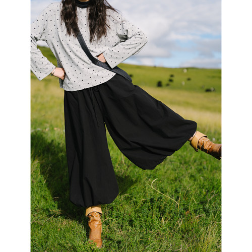 古苔国庆出游穿搭黑色花苞裤秋季