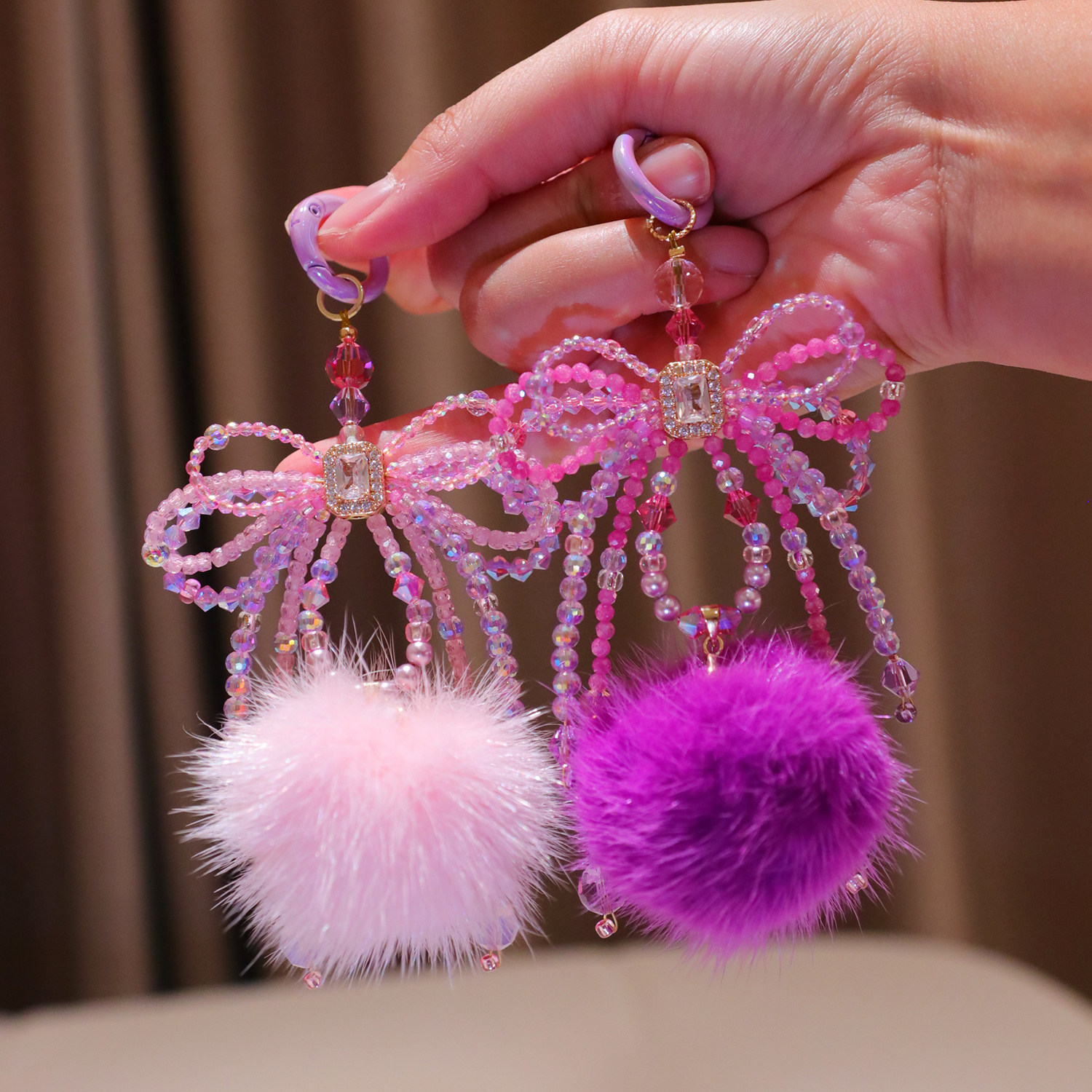 可爱精致粉紫色blingbling施华洛水晶水貂毛球挂饰包包挂件手机链,服饰配件/皮带/帽子/围巾,包挂件,淘宝优惠券,粉丝福利购,淘宝优惠卷
