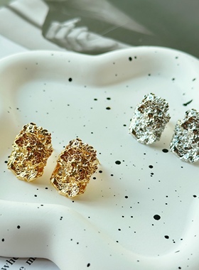 被夸高美商 重工韩国褶皱金银小众设计性冷淡银针耳钉热卖包邮