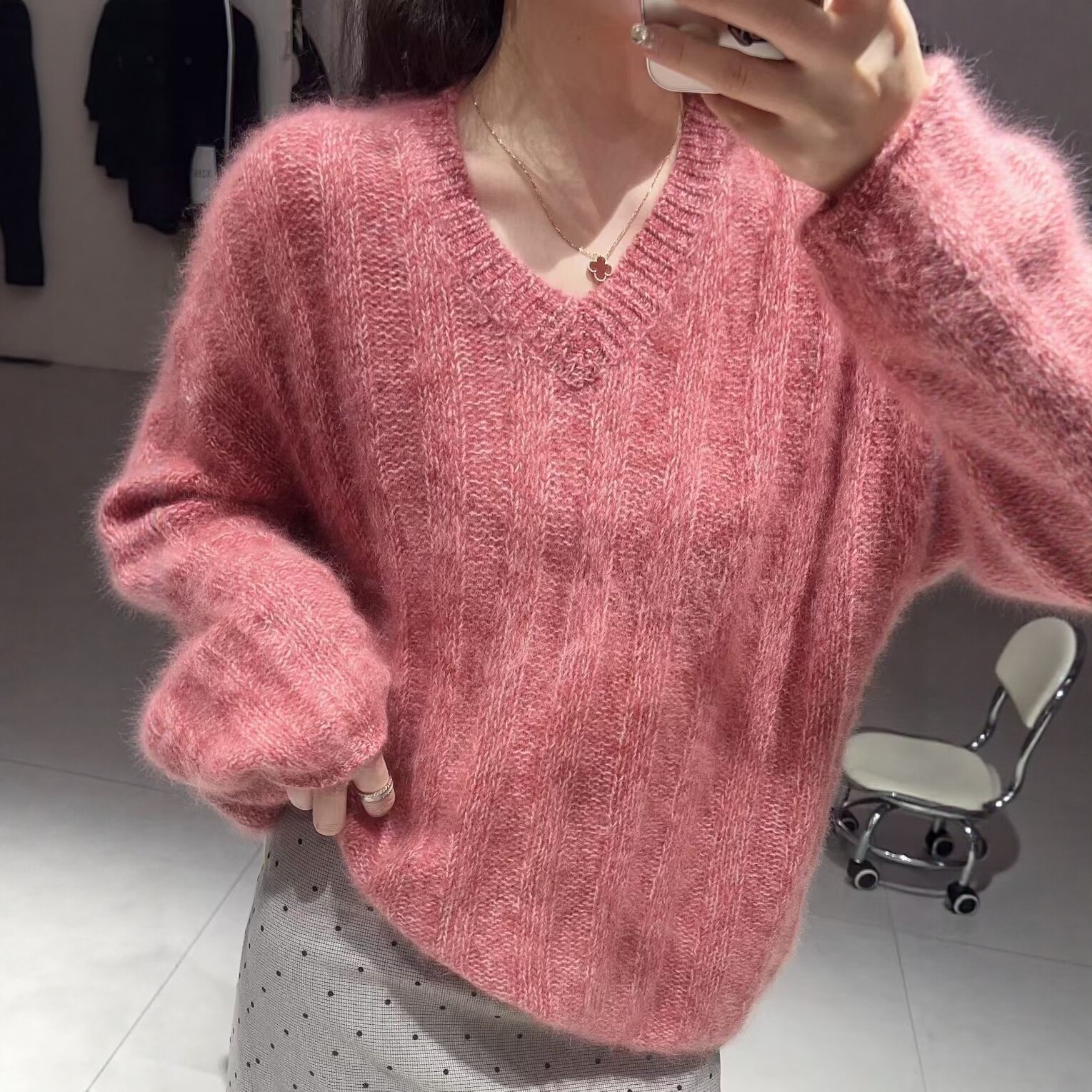宽松全毛衣女2025冬新款长袖V领羊毛衫贴肤不扎 西瓜红 绒感很赞