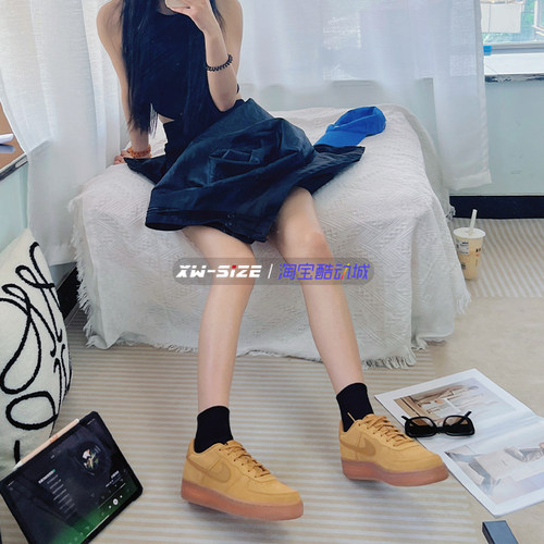 Nike耐克AF1女子空军小麦板鞋