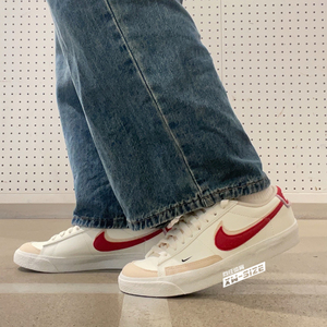 向往体育 Nike/耐克Blazer 女子宇航员开拓者休闲板鞋 DX6064-161