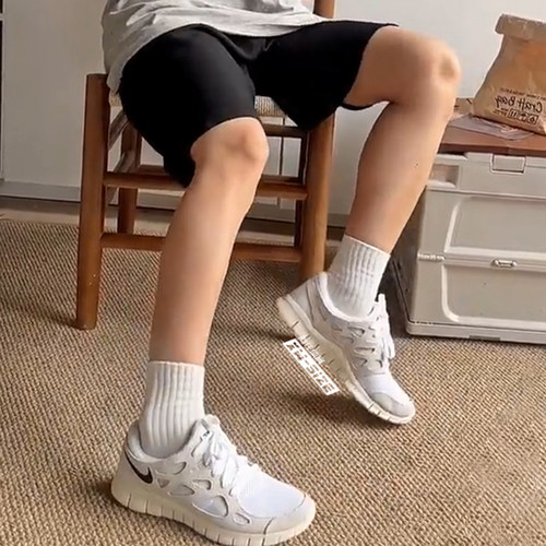 Nike女子运动跑鞋缓震赤足Free