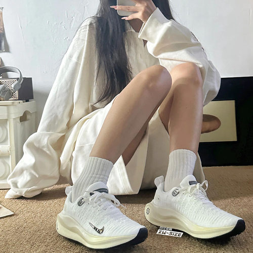 Nike女子跑步鞋轻便透气百搭