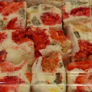 薛记炒货雪花酥草莓奶芙牛轧糖坚牛奶草莓脆传统特产糕点心小零食