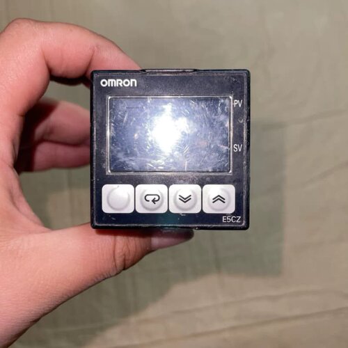 邮 功能好 E5CZ-R2MT温控器 温度控制调节器议价