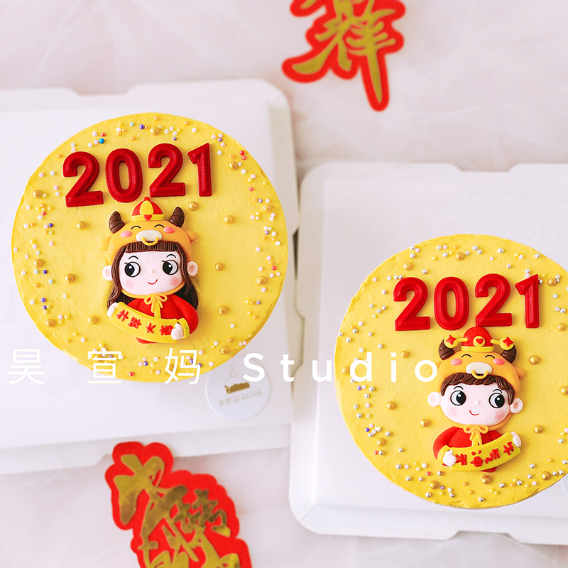 新年烘焙蛋糕装饰牛帽男孩