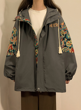 国潮刺绣外套女胖mm大码宽松学生夹克春季新款户外休闲防水冲锋衣