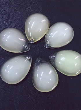 饰品会发光水滴吊坠