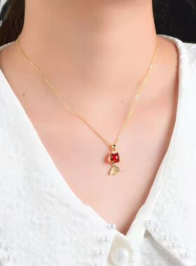 新款水晶红色小金鱼吊坠18K钛钢女士锁骨链饰品项链玫瑰金红水晶