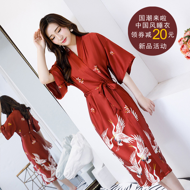 漢服の古風のパジャマの女性の中国風の柔軟な復古式の夏季の氷の糸のスカートの家のツルのプリントのカジュアルな寝服