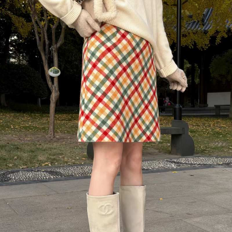 邱莹莹 HELA AOMI “彩虹格”绵羊毛50%经复古典格纹半裙