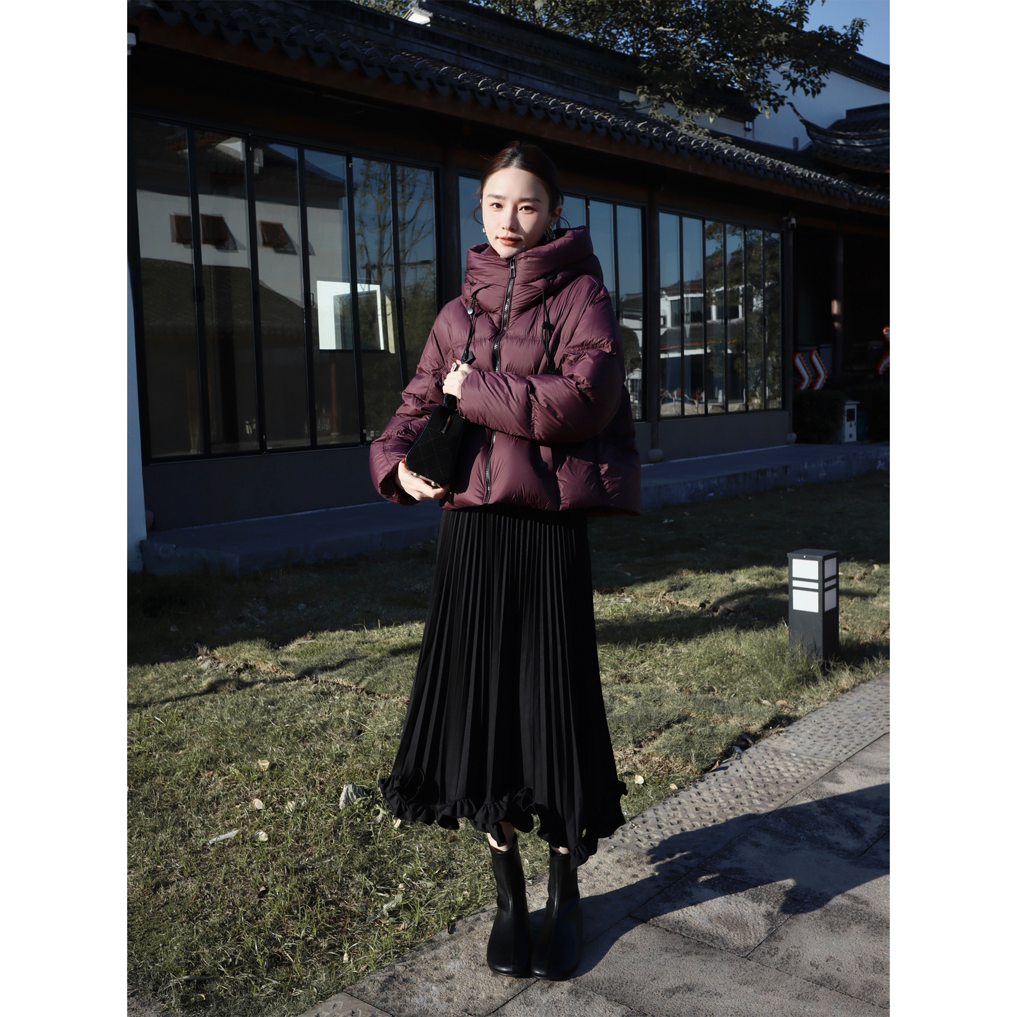 邱莹莹 HELA AOMI “浆果泡芙”90鸭绒连帽设计蓬松感羽绒服