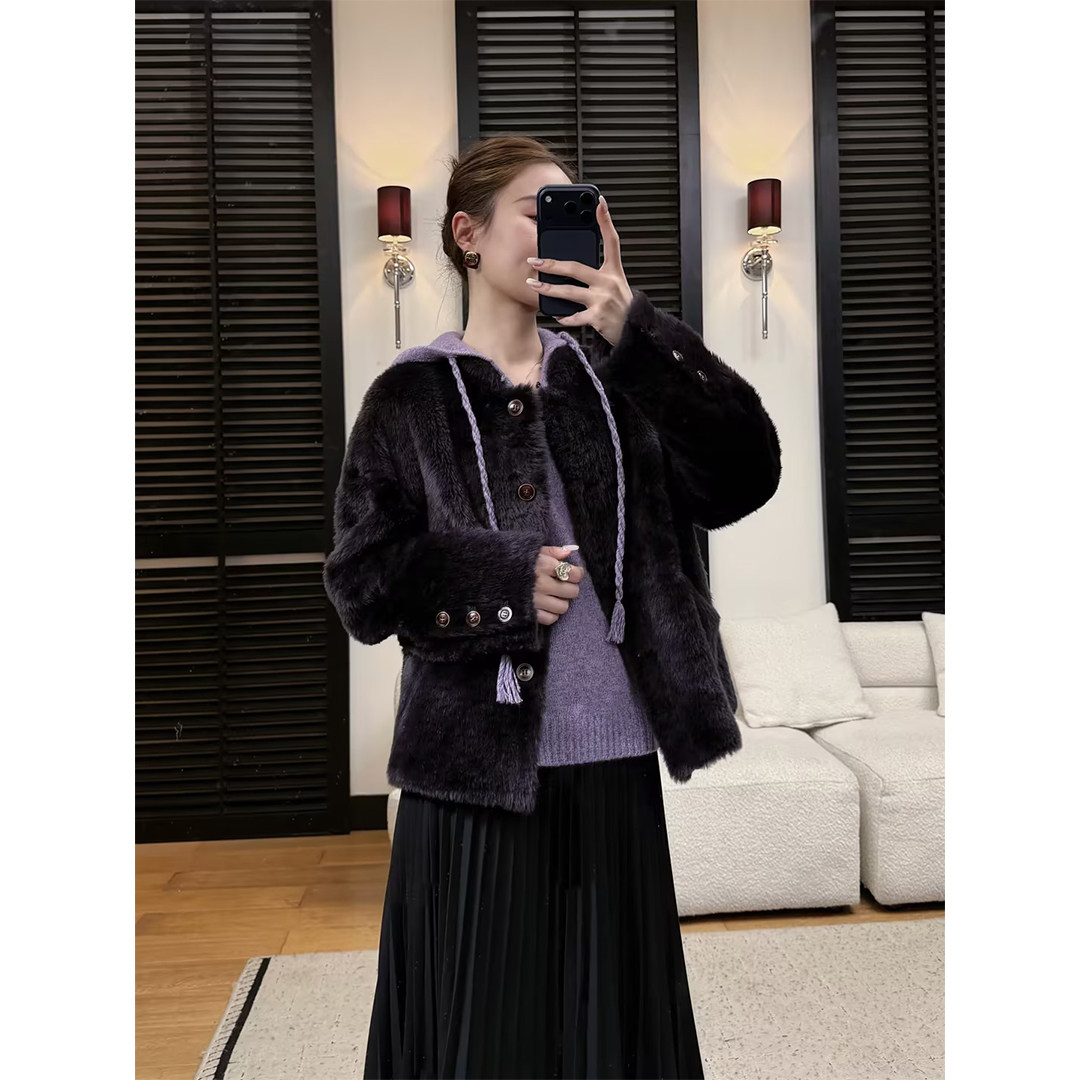 邱莹莹  “黑加仑.升级版”羊毛革皮毛一体短款皮草