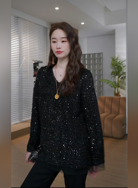 邱莹莹 HELA AOMI “碎落星河”万能百搭V领小瀑布亮片不扎身T恤