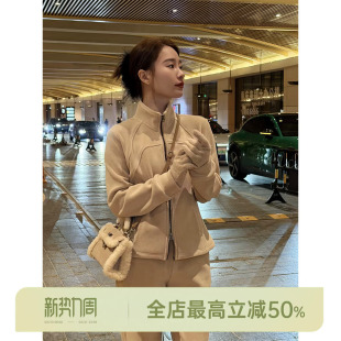 软糯修身 邱莹莹 双面绒套装 AOMI 显瘦运动风休闲两件套 HELA