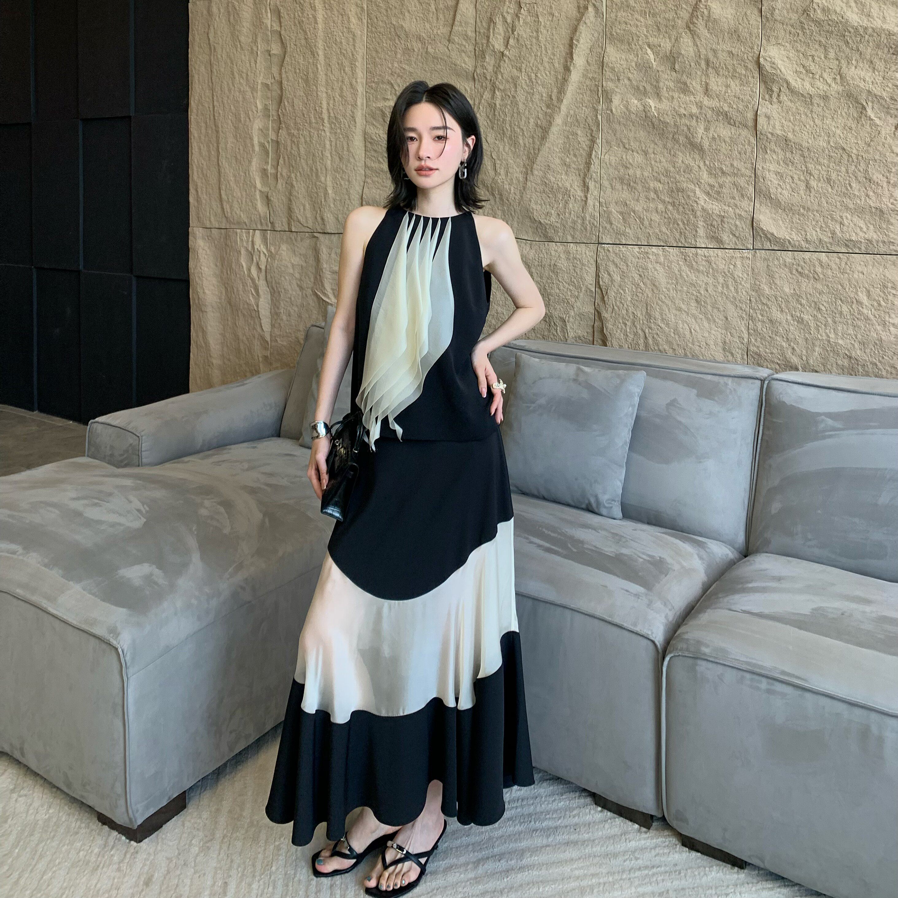 邱莹莹  "莹莹私服-钢琴键"设计拼接胸口飘带上衣撞色半身裙套装