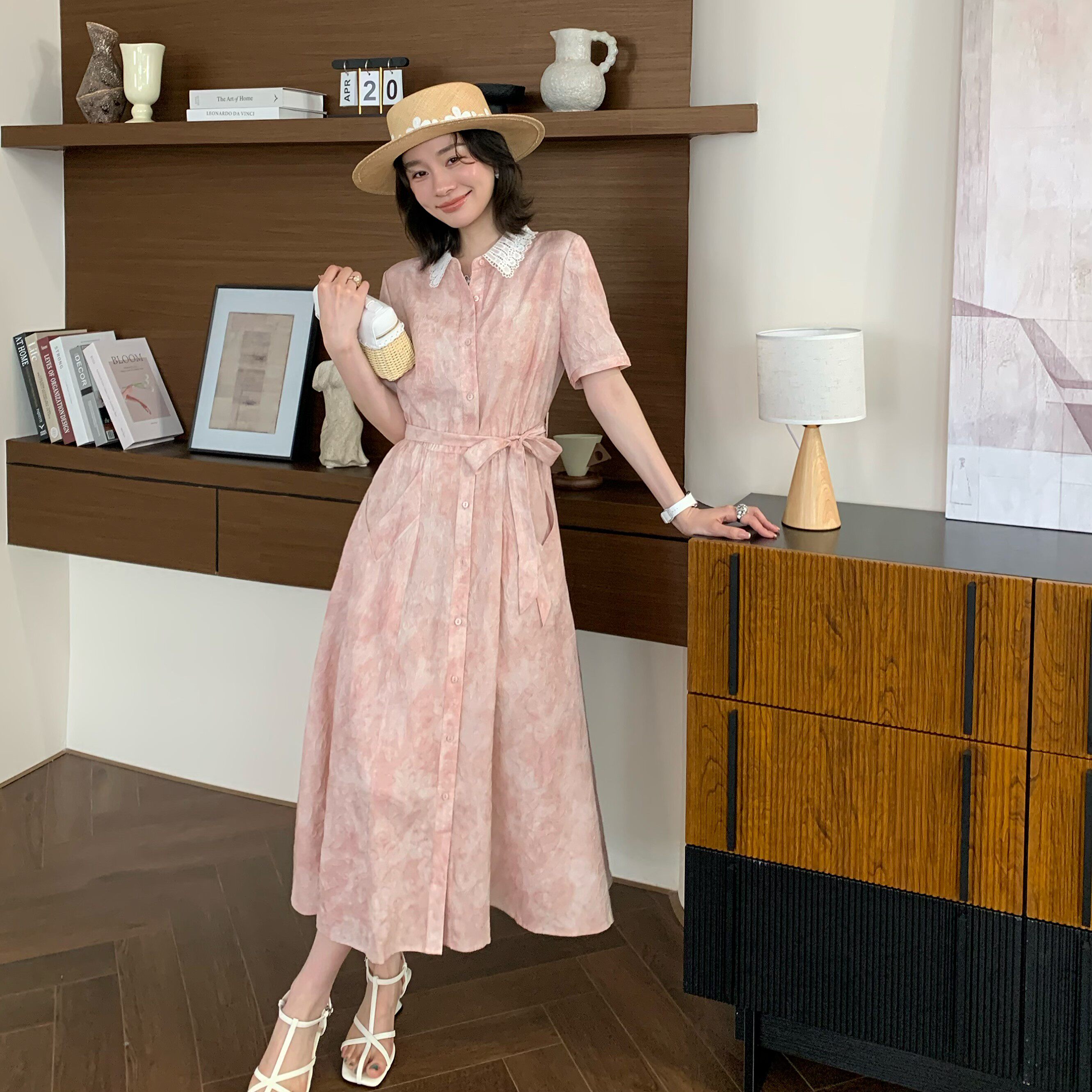 邱莹莹 "晚桃叙"桑蚕丝铁线莲冠乐22姆米衬衫拼接翻领短袖连衣裙