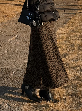 邱莹莹 HELA AOMI “豹富羊毛裙”绵羊毛豹纹印花中长款半身裙
