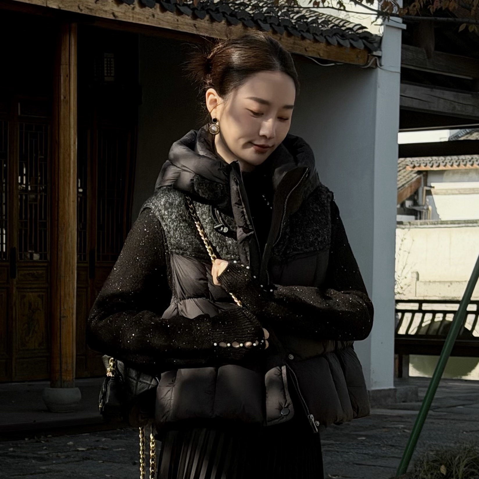 邱莹莹 HELA AOMI “松岛茶雾”90白鸭绒拼接时尚感马甲羽绒服