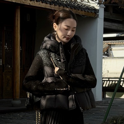 邱莹莹 HELA AOMI “松岛茶雾”90白鸭绒拼接时尚感马甲羽绒服