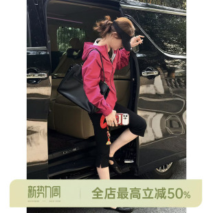 宽松立领抽绳连帽冲锋外套 冲锋衣天花板 邱莹莹HELA AOMI