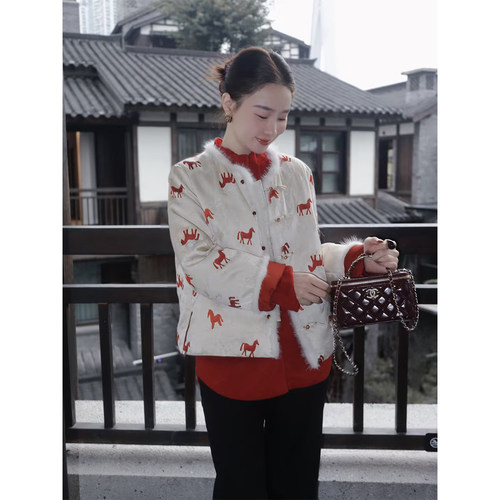 邱莹莹 HELA AOMI “马上有钱花”90鹅绒+水貂毛短款印花羽绒服