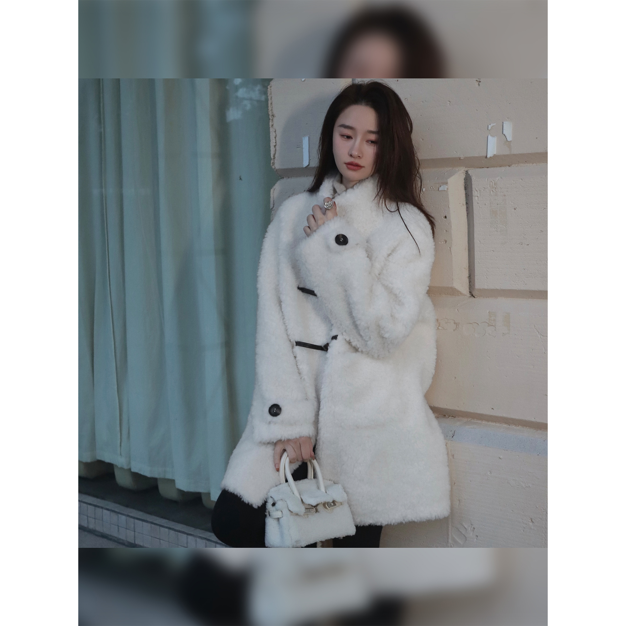 邱莹莹 HELA AOMI “帕丁熊”绵羊毛100%宽松立领排扣纯色皮草