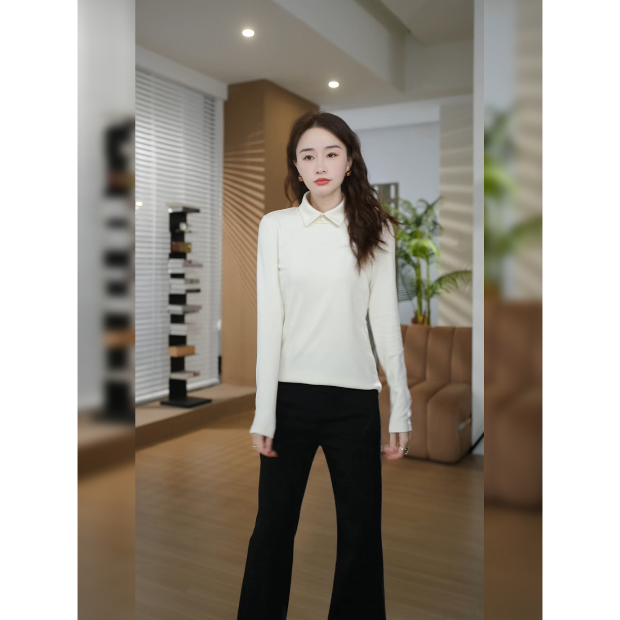 邱莹莹 HELA AOMI “科耐丽发热polo”纽扣立体知性通勤风T恤