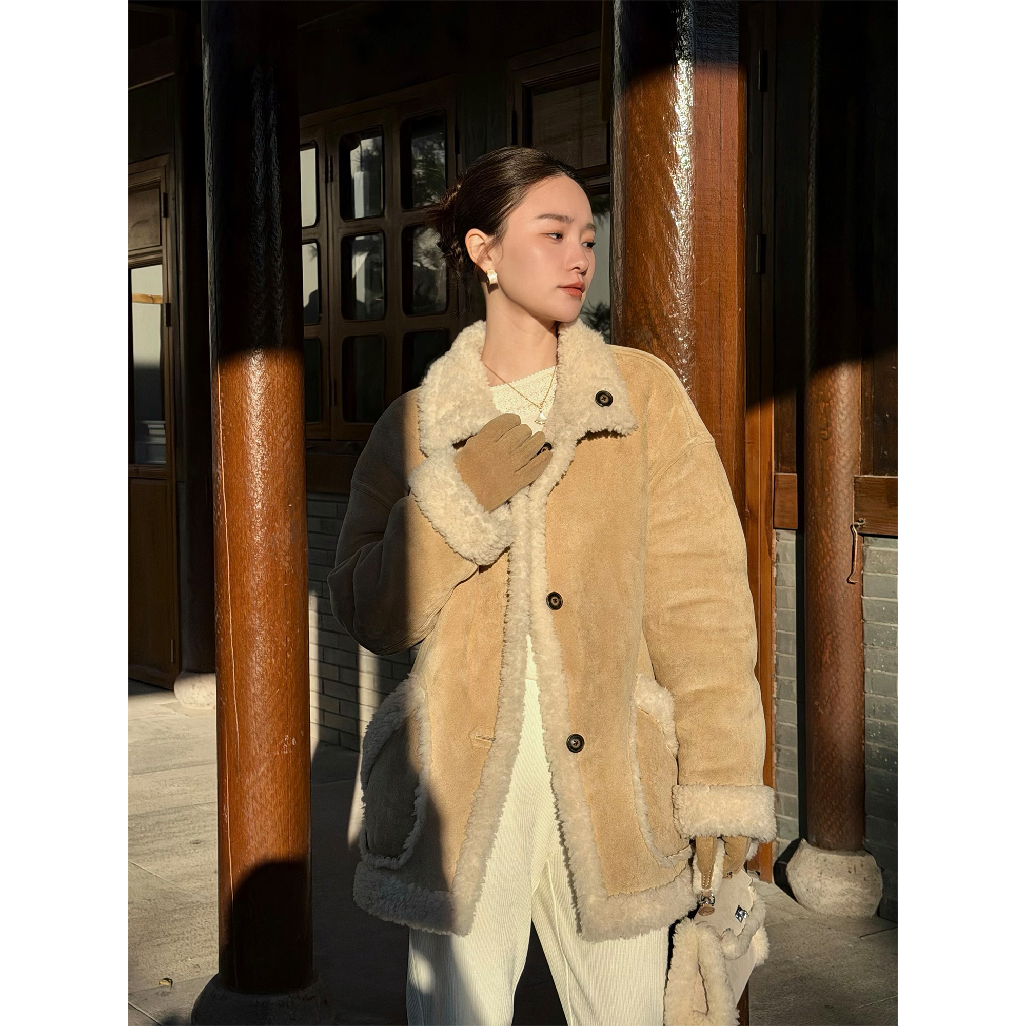 邱莹莹 HELA AOMI “双面穿.”绵羊毛100%复古温柔风通勤百搭皮草