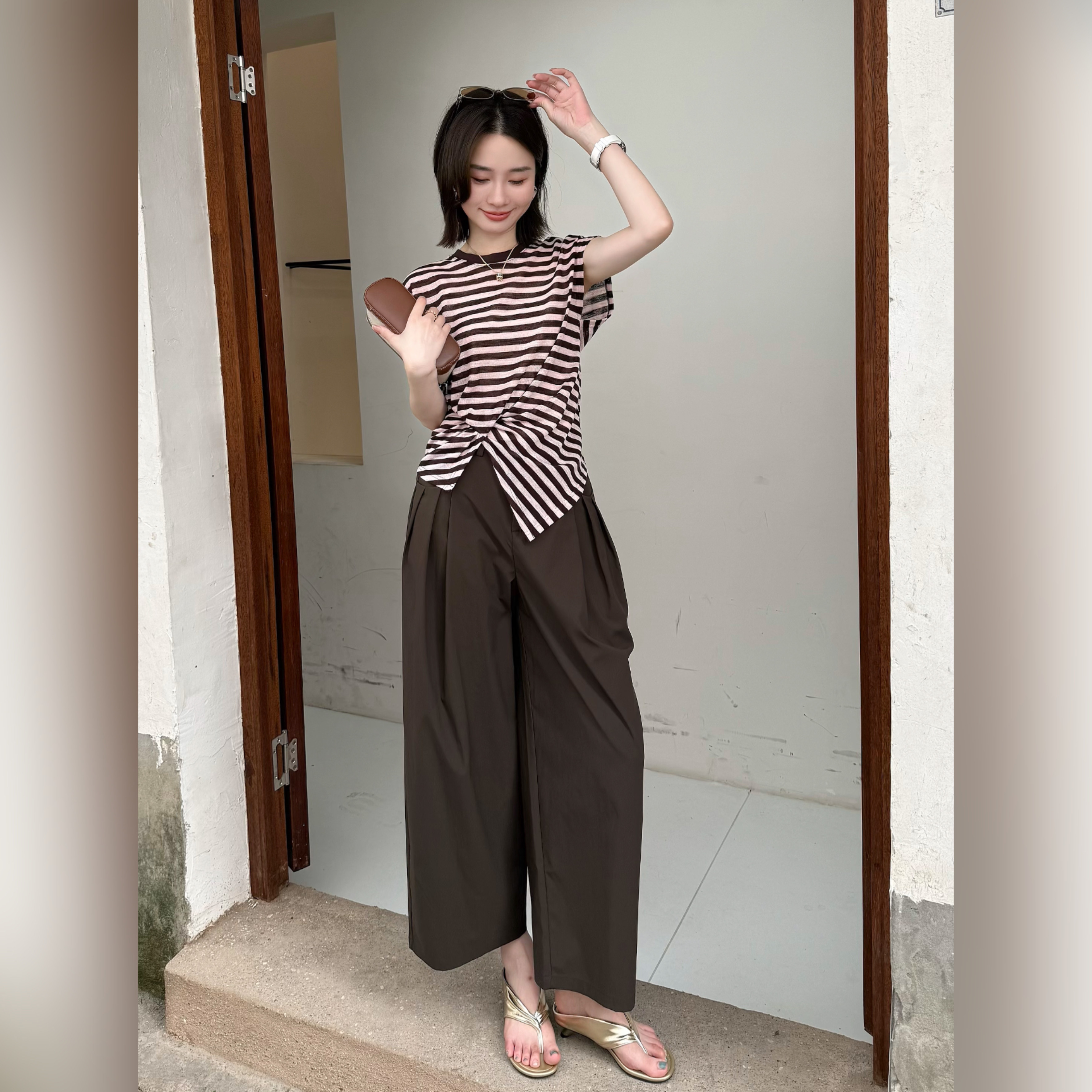 邱莹莹 "兰精天丝&middot;冰感条纹"86.5%莱赛尔横条纹不规则褶皱T恤女