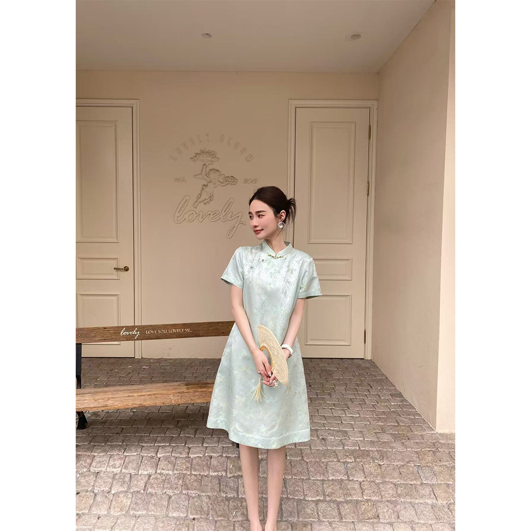 邱莹莹 "碧色流光"100%桑蚕丝25姆米新中式异色罗蝴蝶印花连衣裙