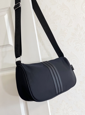 春季新款女士单肩斜挎包简约轻便大容量中年妈妈包防水牛津布外贸