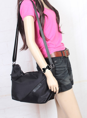 2026春夏新款单肩斜挎女包大容量休闲纯色包简约轻便防水牛津布包