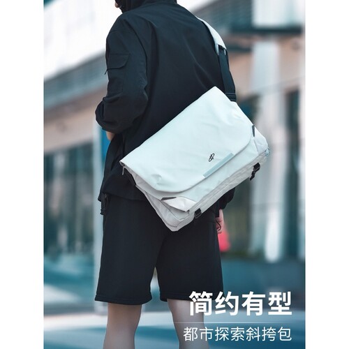 日本进口磁吸扣斜挎包骑行背包男