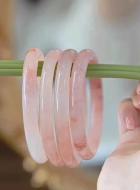 天然粉色金丝玉石手镯佘太翠桃花酿甜妹镯子粉色圆条货