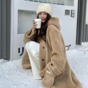 卡其色连帽中长款皮毛一体羊羔毛外套女秋冬加绒加厚派克棉服大衣图片