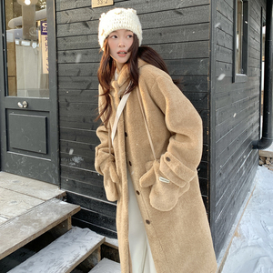 卡其色连帽中长款皮毛一体羊羔毛外套女秋冬加绒加厚派克棉服大衣图片