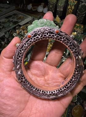 58.6开口台湾工翡翠手镯