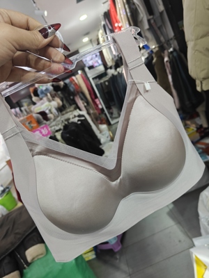 982无痕网纱 舒适蚕丝内衣 亲肤双层提拉防下垂上托聚拢文胸 美背