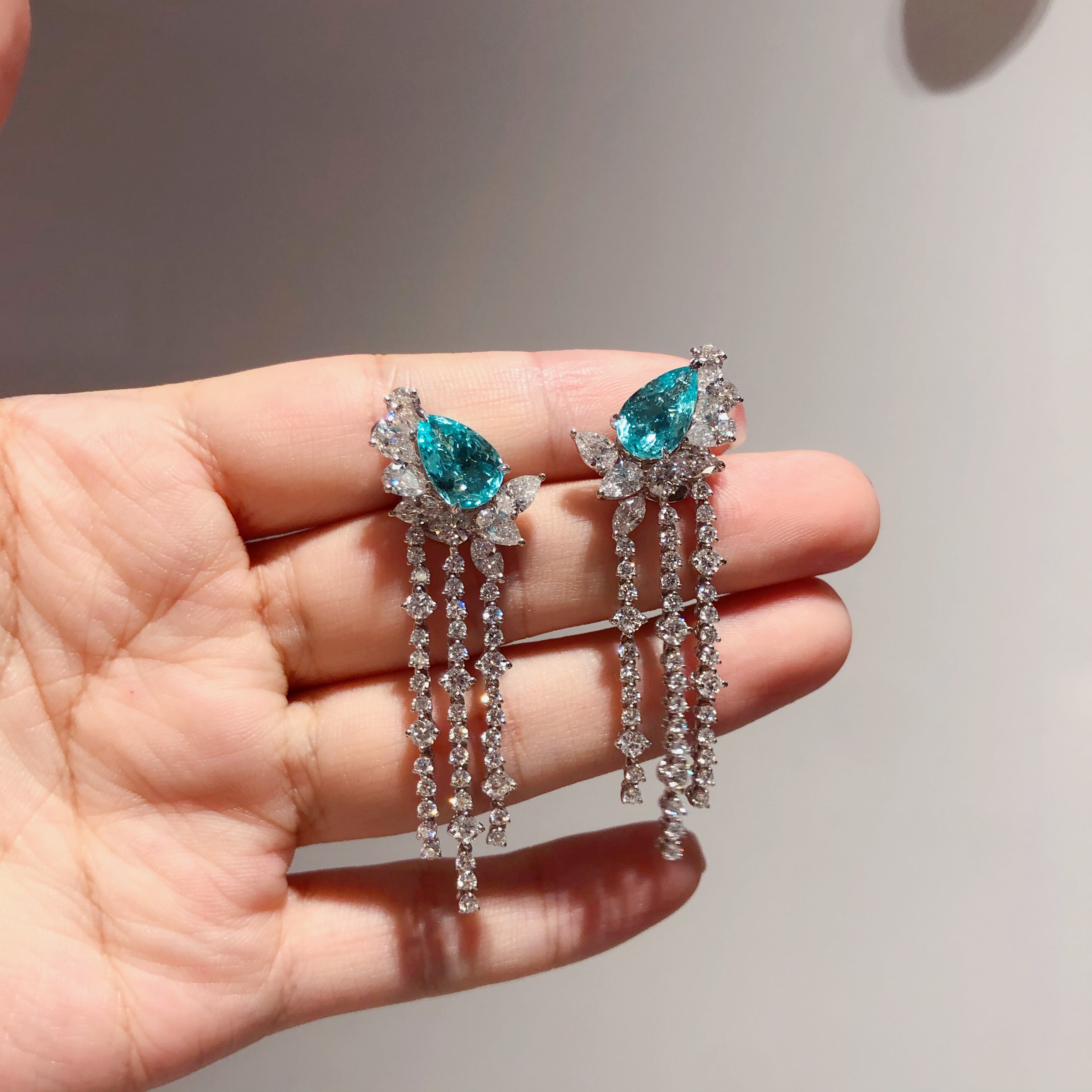 『玥翠』流光溢彩 天然4克拉莫桑比克水滴帕拉伊巴钻石流苏耳环