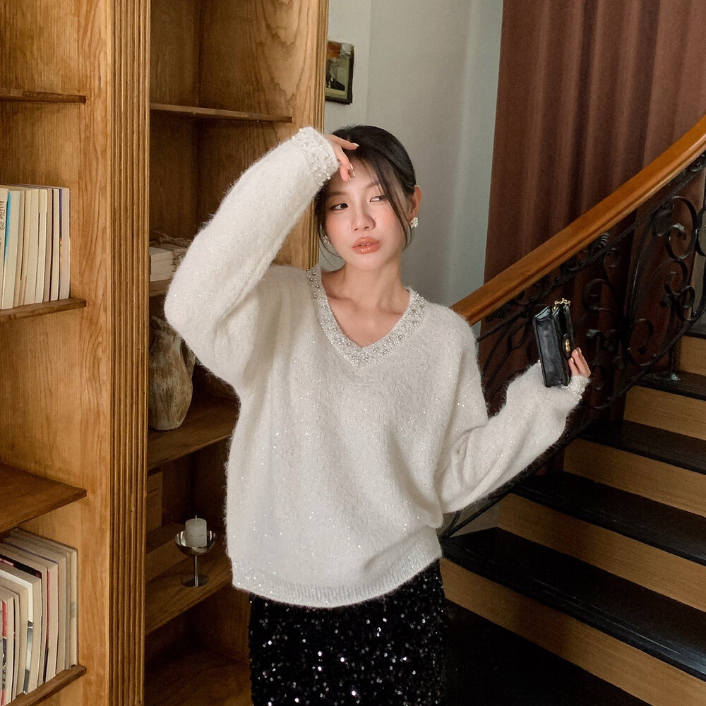 钉珠V领细闪氛围感羊毛保暖毛衣