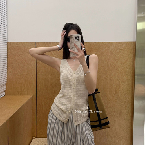 休闲纹理感针织衫V领排扣背心