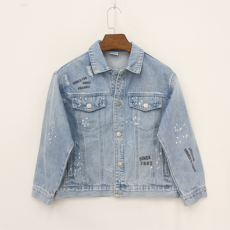 右侧黑字母磨破白泼墨牛仔外套