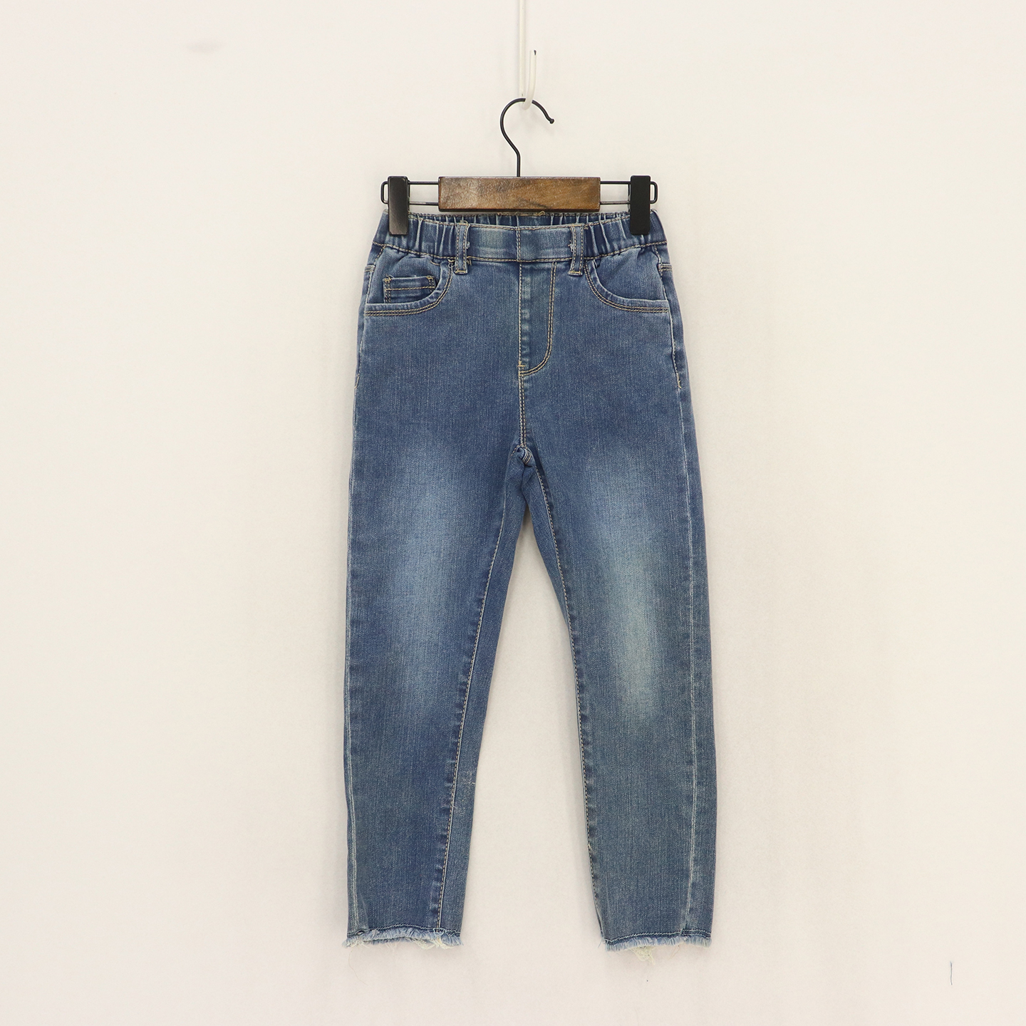 黄线裤脚毛边修身小脚牛仔裤