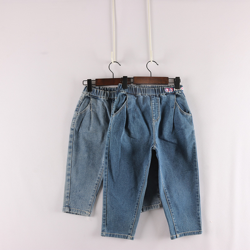 白字母刺绣九分弹力牛仔裤