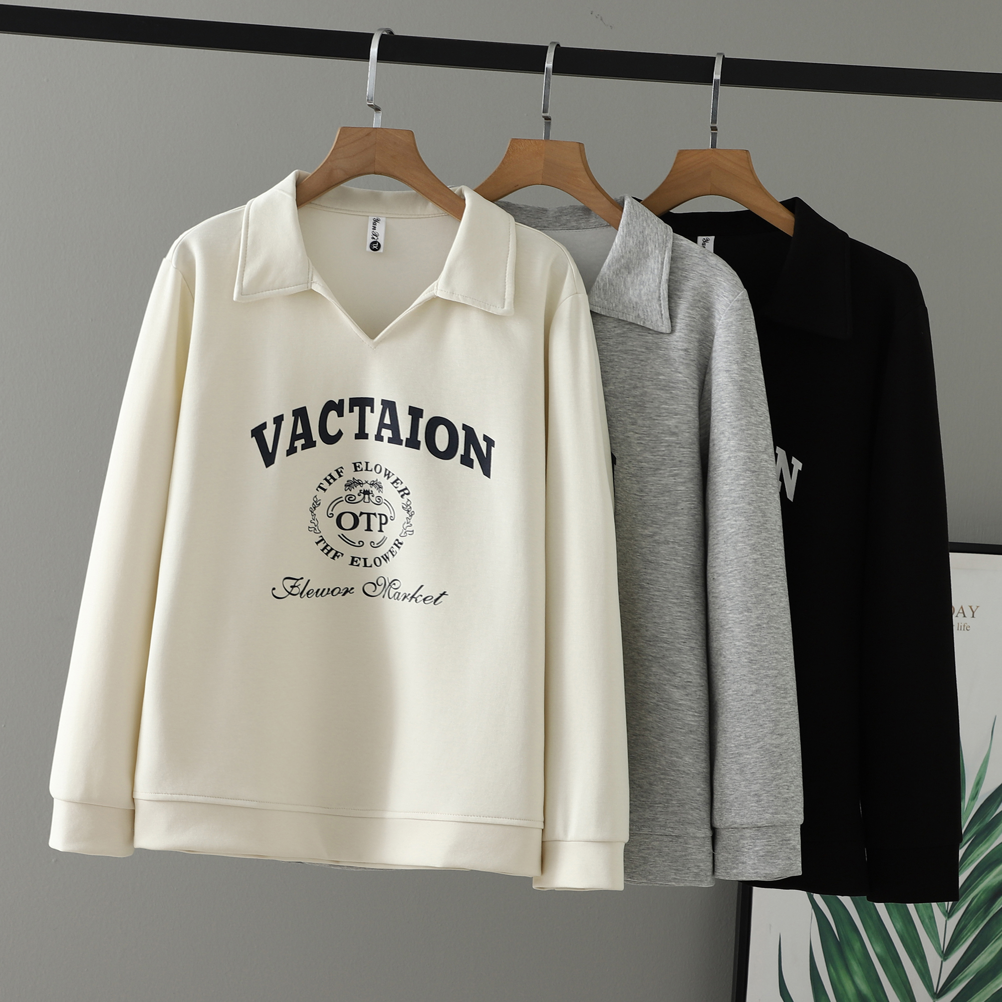 大码印花卫衣减龄翻领撞色上衣女